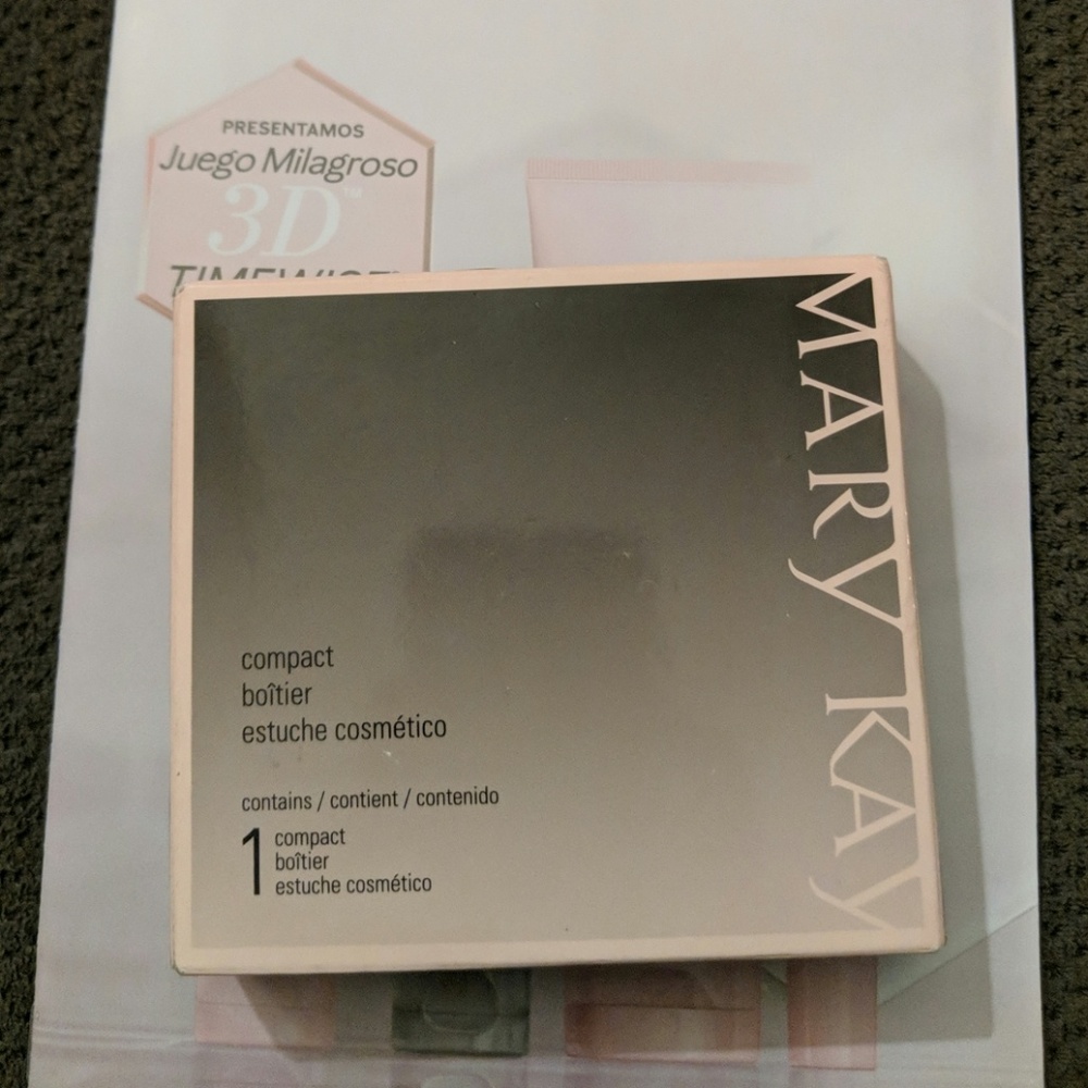 Mary kay compact